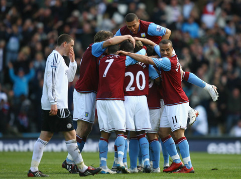 欧冠前瞻：阿贾克斯客战黑马卡拉巴克，能否期盼取得首胜？（欧冠前瞻：阿贾克斯做客挑战黑马卡拉巴克，首胜能否到来？）