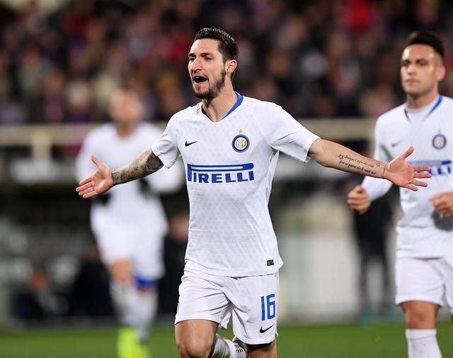 维拉社媒调侃曼联蓄发哥：10连胜！都够那哥们剪两次头发了（维拉社媒揶揄曼联“蓄发哥”：10连胜的功夫，他都能剪两次头了）