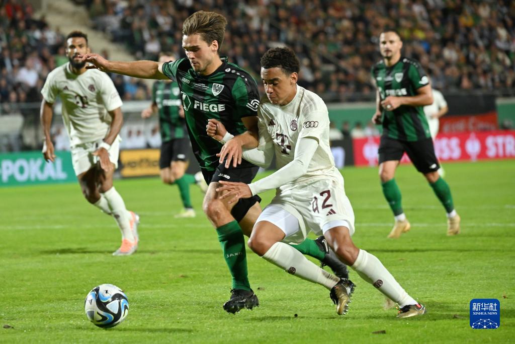 欧文突破两人防守命中三分