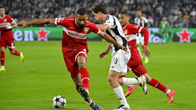 拜仁再度横扫对手，领先德甲积分榜（拜仁再献大胜，稳居德甲榜首）